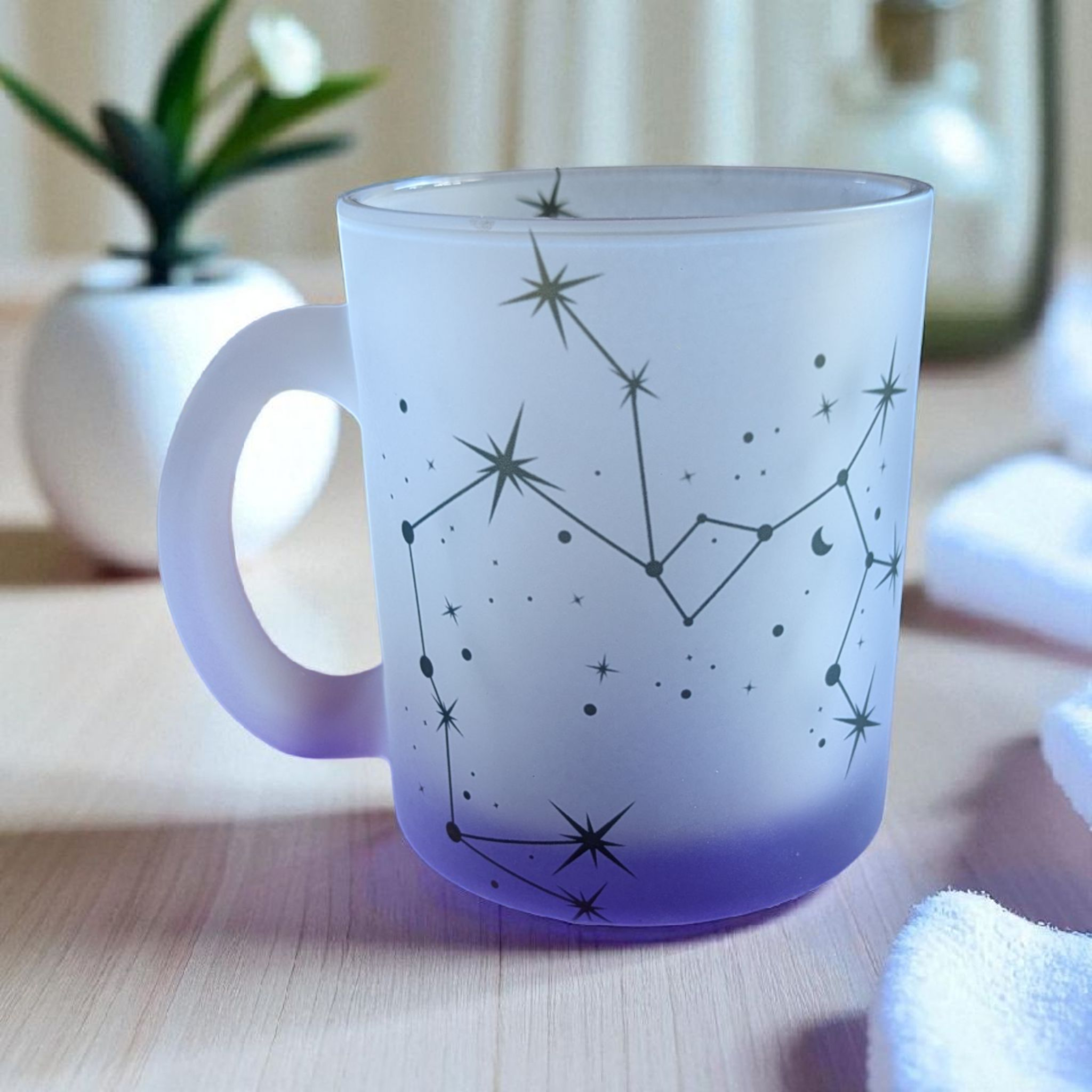 Mystic Mug – Weißglas-Tasse mit Sternzeichen & Farbverlauf