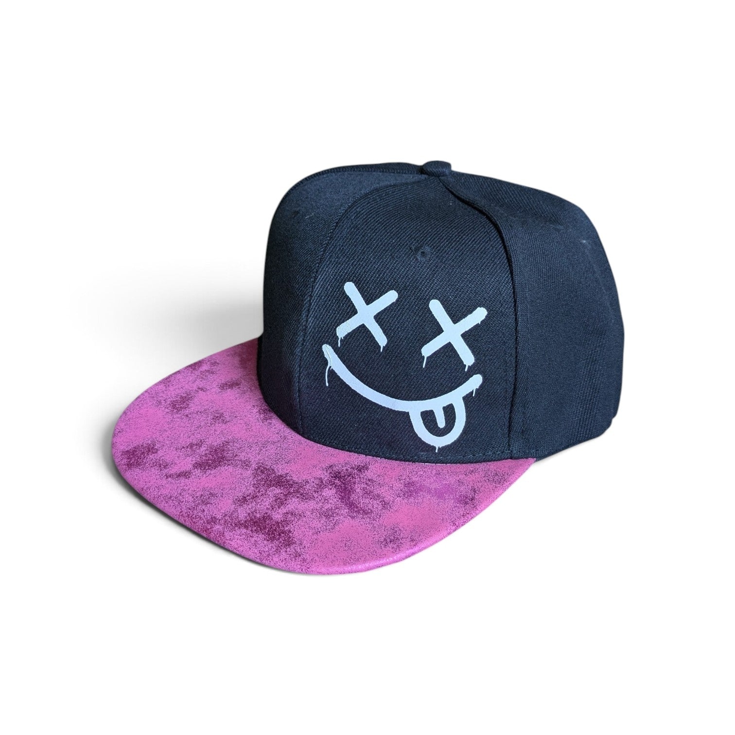 Snapback Cap mit Smiley Motiv – Schwarze Flat Brim Kappe mit Perlglanz Schirm – Streetwear Hip Hop Cap Unisex