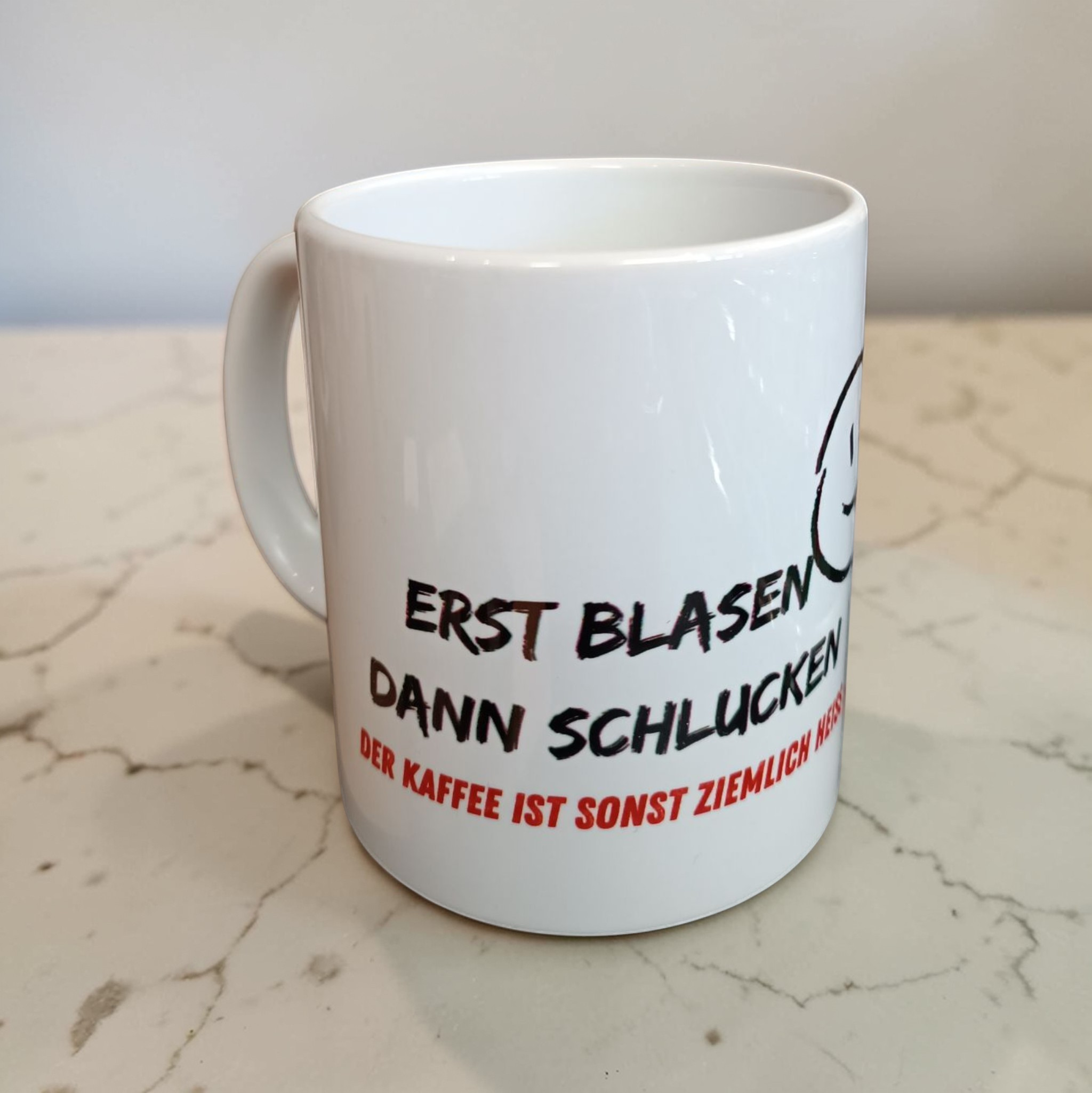 Tasse „Erst blasen, dann schlucken“ – Humor für die Kaffeepause